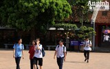 Học sinh Hà Nội vào Văn Miếu cầu may trước ngày khoa cử